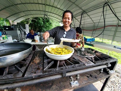 Cooking Demonstration at Rose Avenue Farm using ingredients grown by Burmese farmers (Copy)
