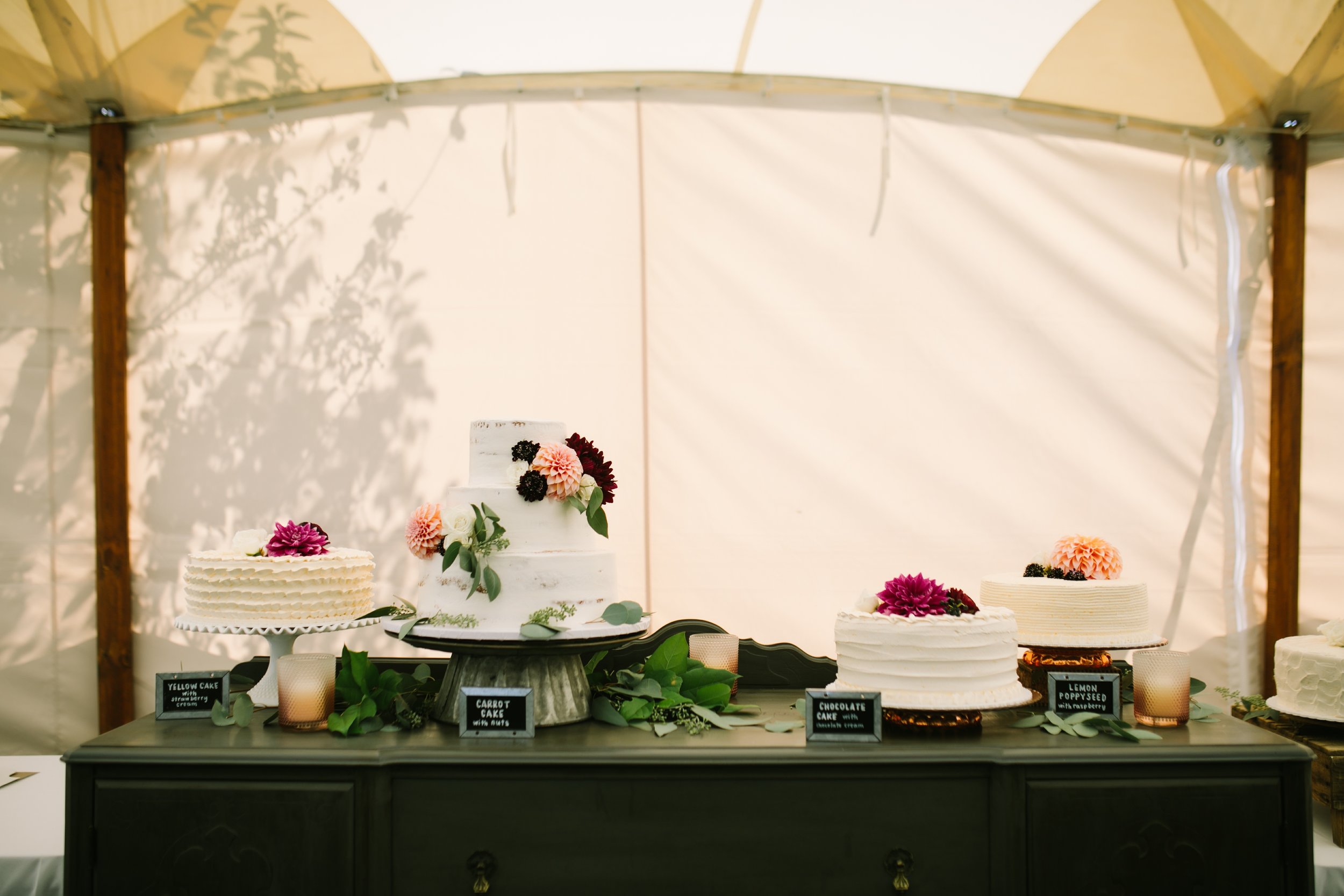 cake table flower decor