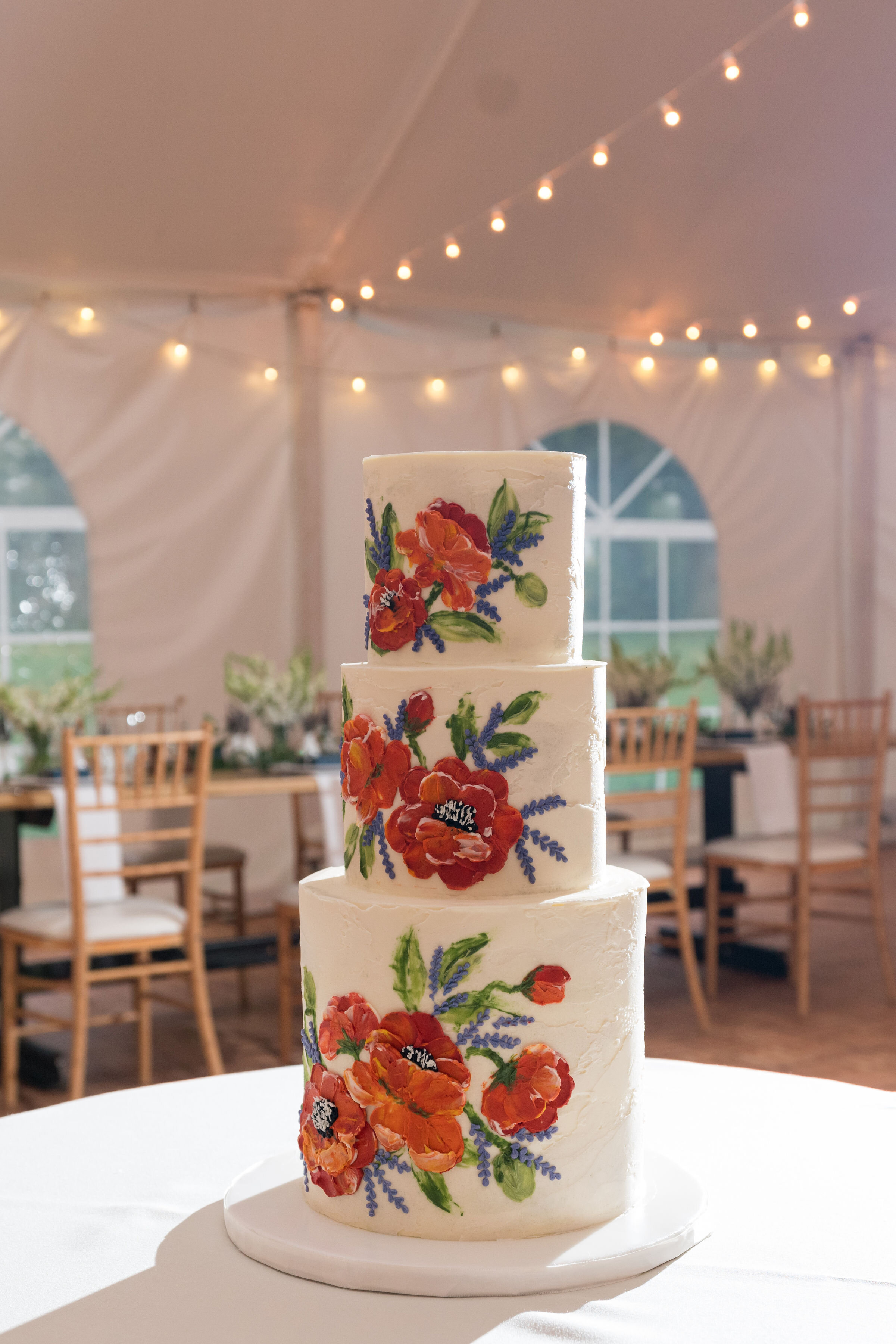 wedding cake of red poppies