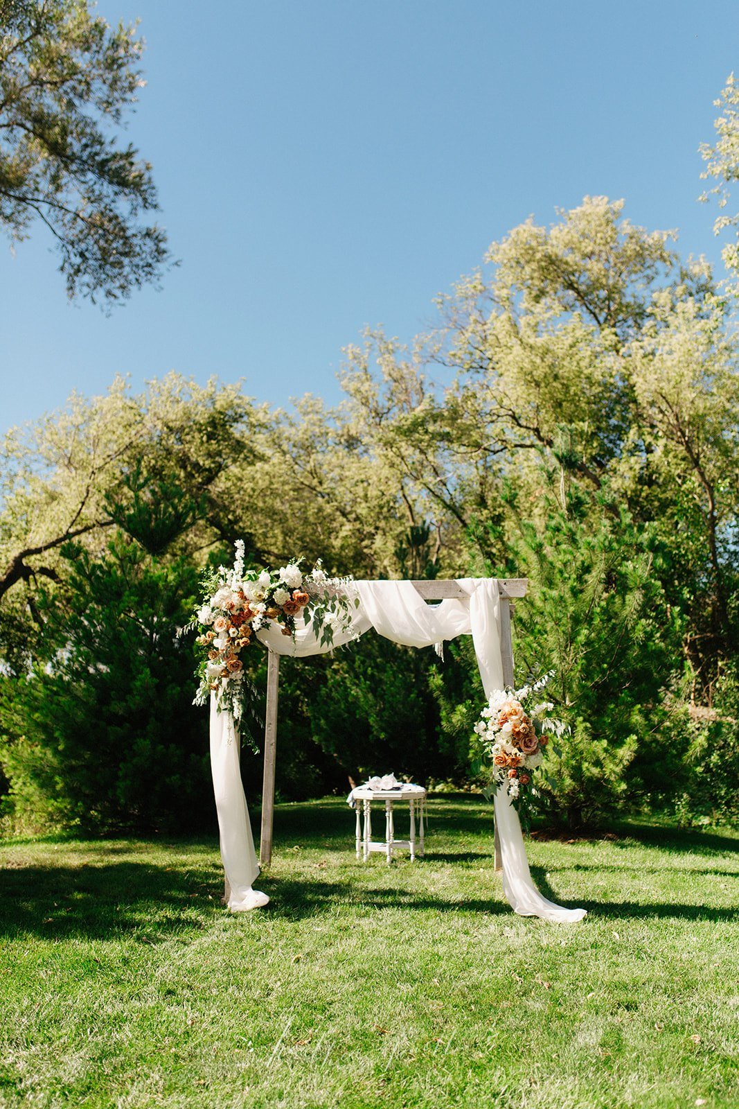 Chuppah flowers at Frutig Farm Ann Arbor wedding