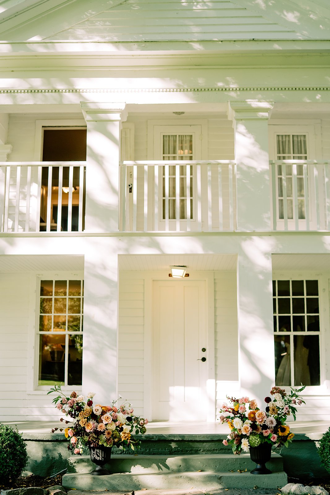 Cornman Farms ceremony white house outdoor