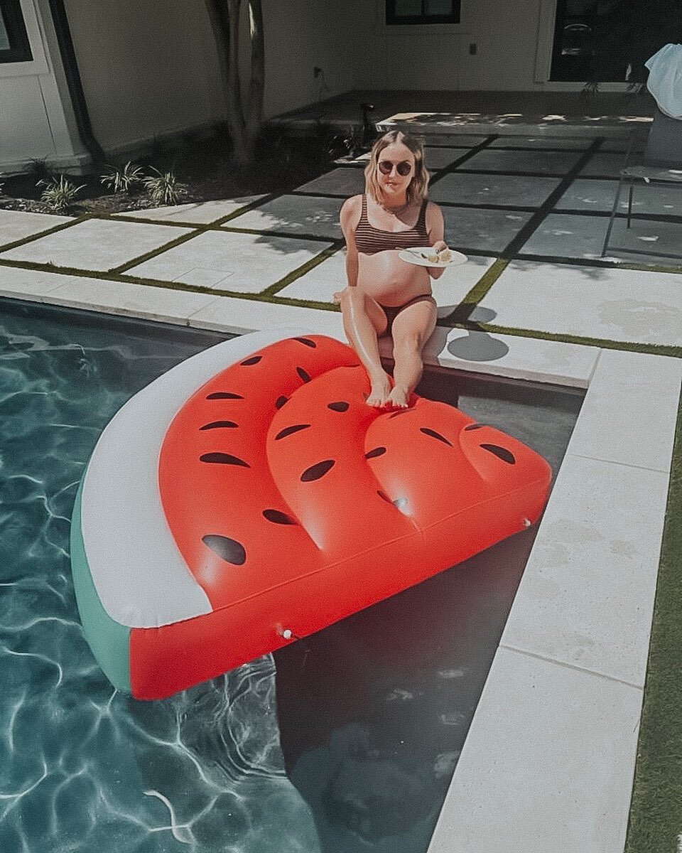 Watermelon sugar high&hellip;. 🍉🍉🍉

This weekend was just what I needed. Celebrating #juneteenth and celebrating #fathersday w family and friends was way too fun. How did you celebrate this past weekend? For me it was this cake.👇🏼