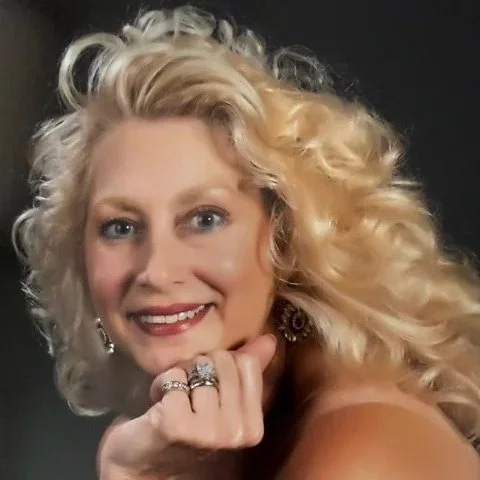 Kathi-Lee DeWinn HEADSHOT