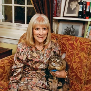Margo Taft Stever Margo Taft Stever’s book Cracked Piano will be published by CavanKerry Press in 2019. Her four poetry collections are Reading the Night Sky , Frozen Spring , e Hud- son Line , and e Lunatic Ball . She is the founder of e Hudson Valley Writers’ Center and founding and current co-editor of Slapering Hol Press. Her favorite lizard is the African Rainbow lizard, introduced in the United States a er inadvertent release from the pet trade; this lizard is a selective sit-and-wait predator that consumes only certain insects, then peacefully retreats to its burrow.
