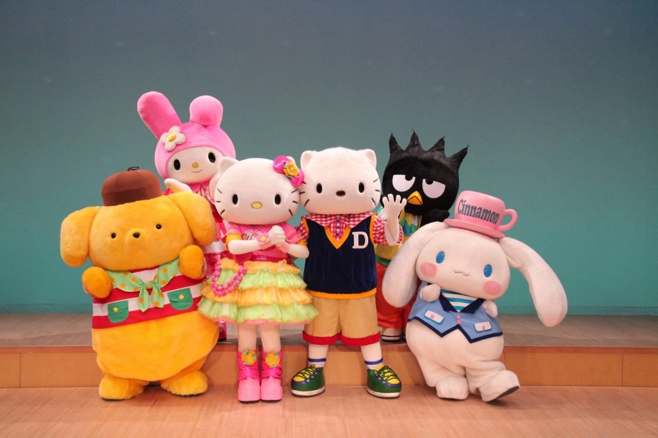 Hello-Kitty-and-her-friends.jpg
