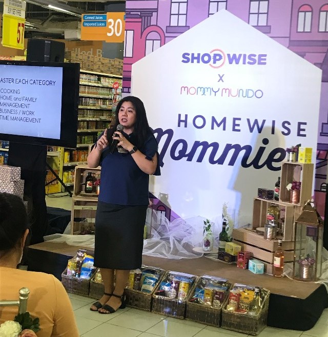 Snug-a-Hug Mompreneur Minnie Jumaquio