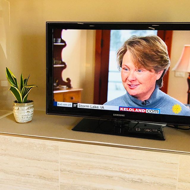 Janine was just on CBS News Sunday Morning talking about Biomimicry! If you missed it, you can view the segment at the link in our bio!
☀️🌞☀️
#janinebenyus #biomimicry #cbssundaymorning @cbssundaymorning @biomimicryinstitute