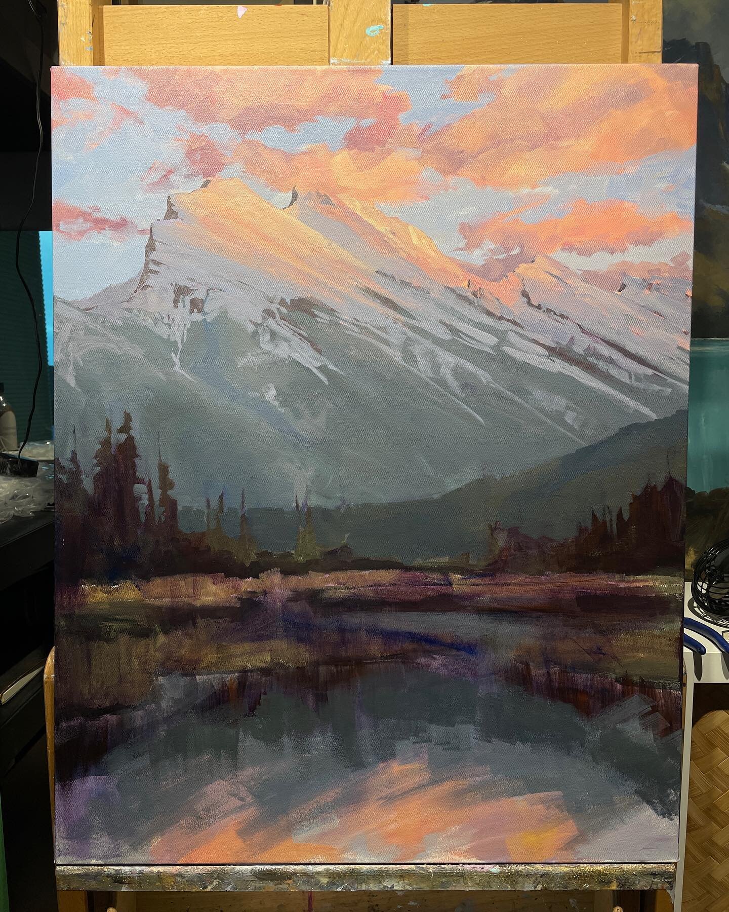 Some progress on another gorgeous subject matter, Mt. Rundle, Banff🏔️ 
.
#mtrundle #banff #alberta #canmore #landscapeoilpainting #oilpainting #canadianlandscapepainting