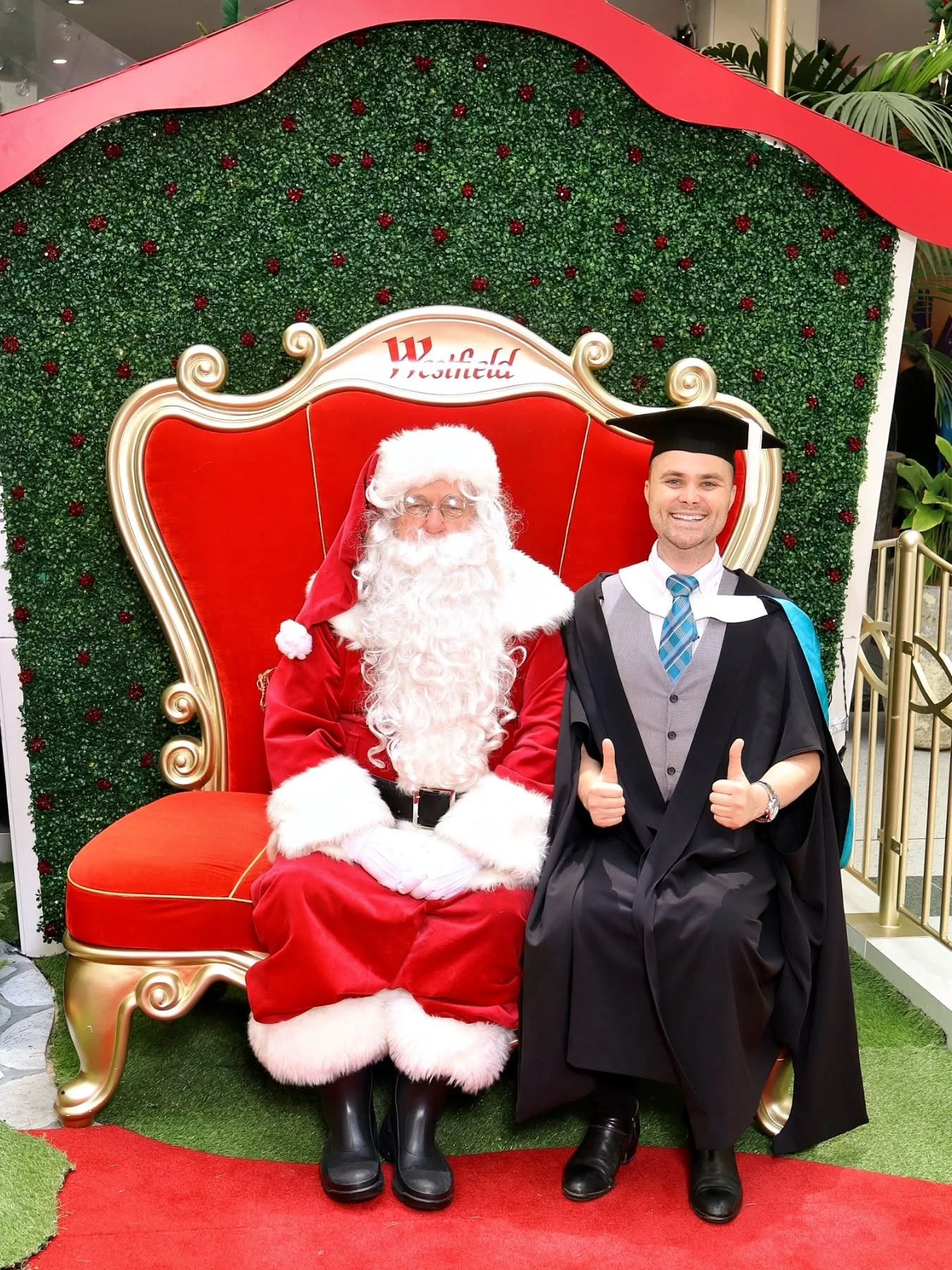 Santa and I are equally stoked to wish y'all a very Merry Christmas, and a Hadley New Year.

#merrychristmas
#MBA