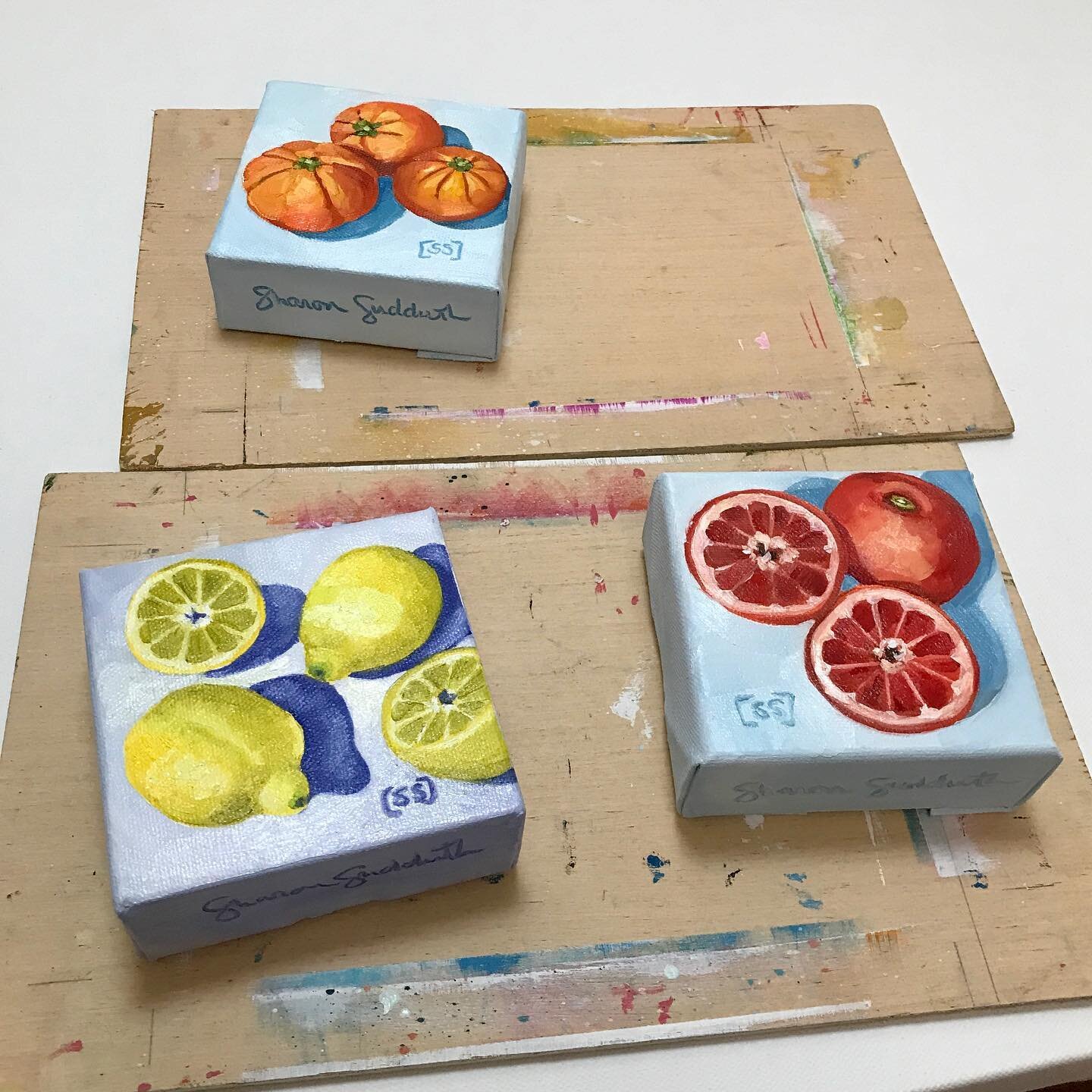 Sometimes it is fun to just play. Last Saturday I had some leftover paint, so I whipped up some citrus minis. Where would you display one of these 4x4 originals?  I think they&rsquo;ll look sharp in white floater frames. 

#doitfortheprocess #leftove