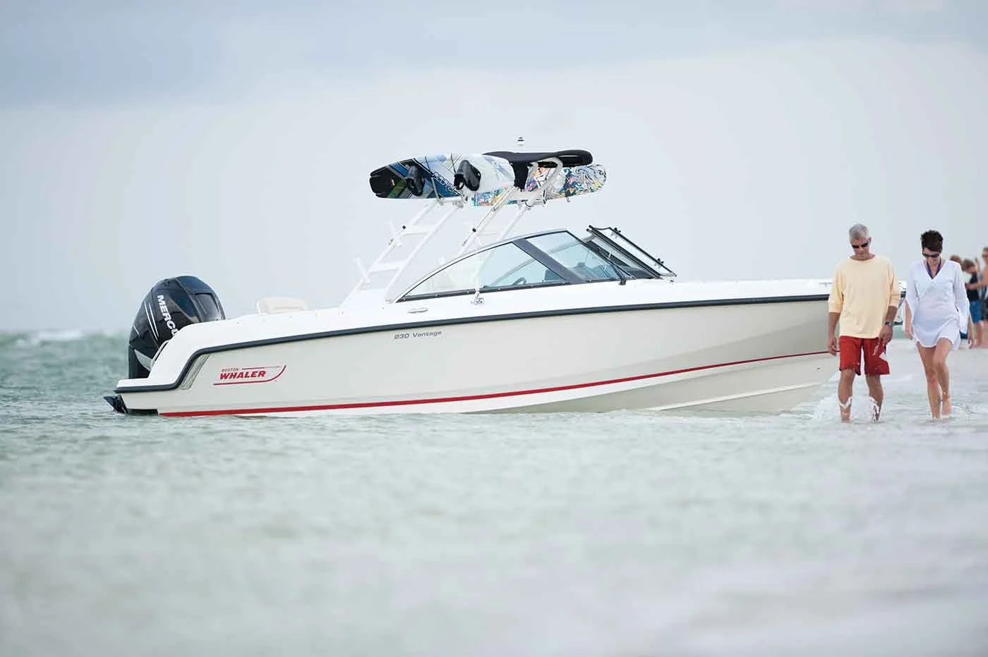 Boston-Whaler-230-Vantage-Gallery-1.jpg