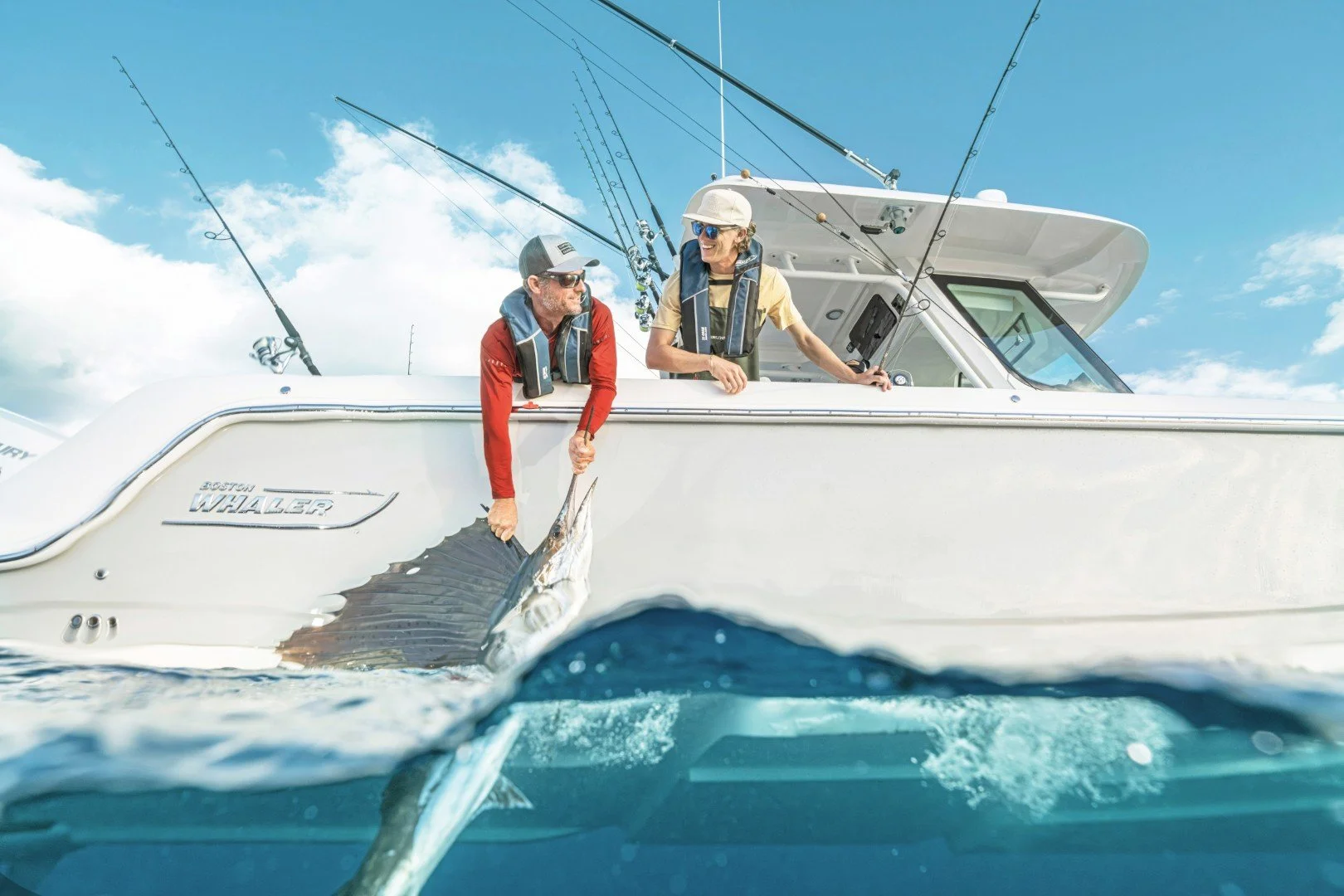 ボストンホエラーから新モデル「330／290 OUTRAGE」発表！