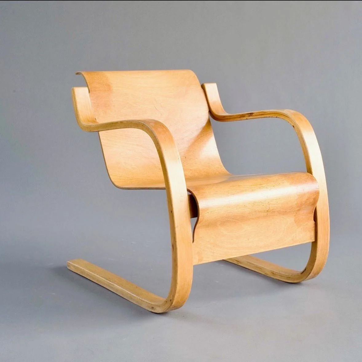 via @michaelboyddesigner 

&bull;
&bull;
&bull;
#design #chair #furniture #industrialdesign #alvaraalto #aalto #finnishdesign #furnituredesign #designdaily #designinspiration #gooddesign #scandinaviandesign