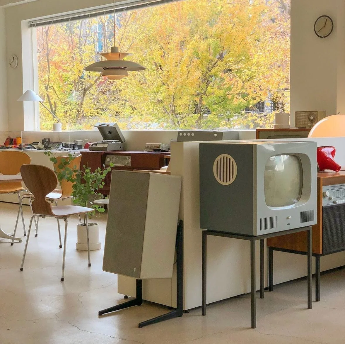 via @monolabor 

&bull;
&bull;
&bull;
#design #industrialdesign #productdesign #dieterrams #gooddesign #braun #braundesign #arnejacobsen #furnituredesign