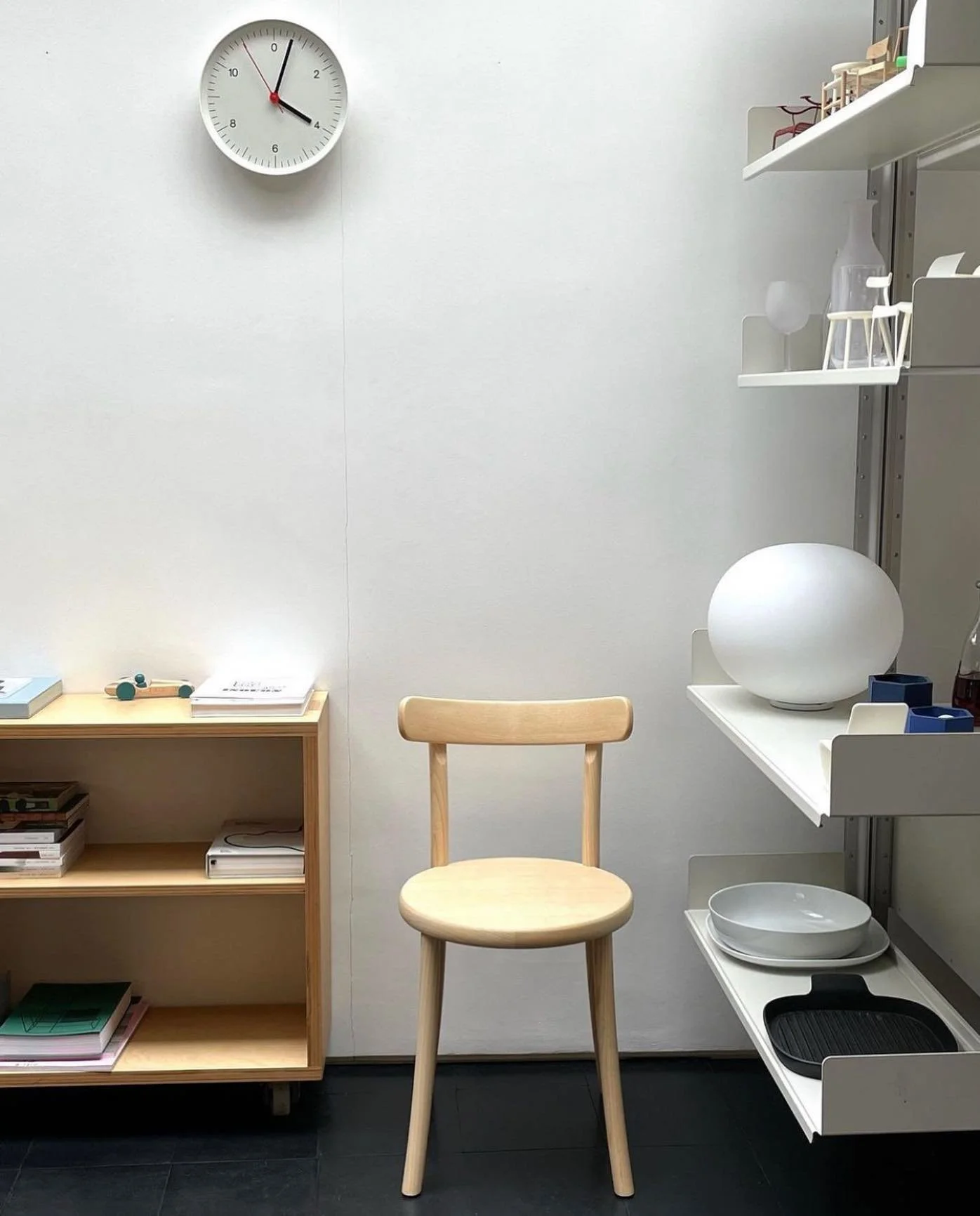 via @jasper.morrison 

&bull;
&bull;
&bull;
#design #gooddesign #jaspermorrison #dieterrams #naotofukasawa #supernormal #industrialdesign #productdesign #furniture #furnituredesign #interiordesign #designinspiration #everydaylife #vitsoe #flos #muji 