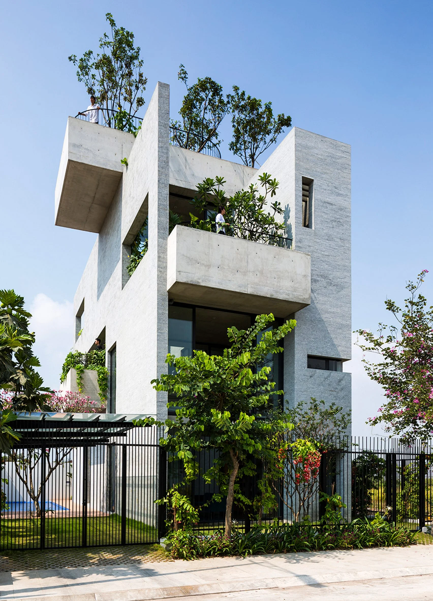 binh-house-vo-trong-nghia-architects-residential-vietnam_dezeen_2364_col_1-e1492108475754-1704x2364.jpg