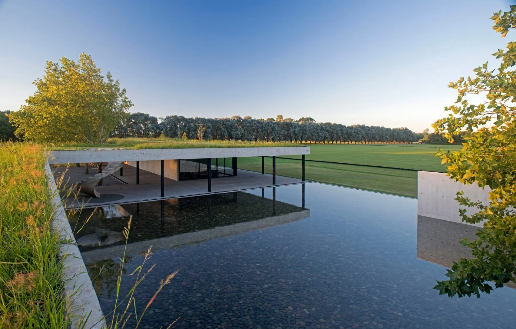 figueras-polo-stables-estudio-ramos-architecture-public-and-leisure_dezeen_2364_col_2-1704x1086.jpg