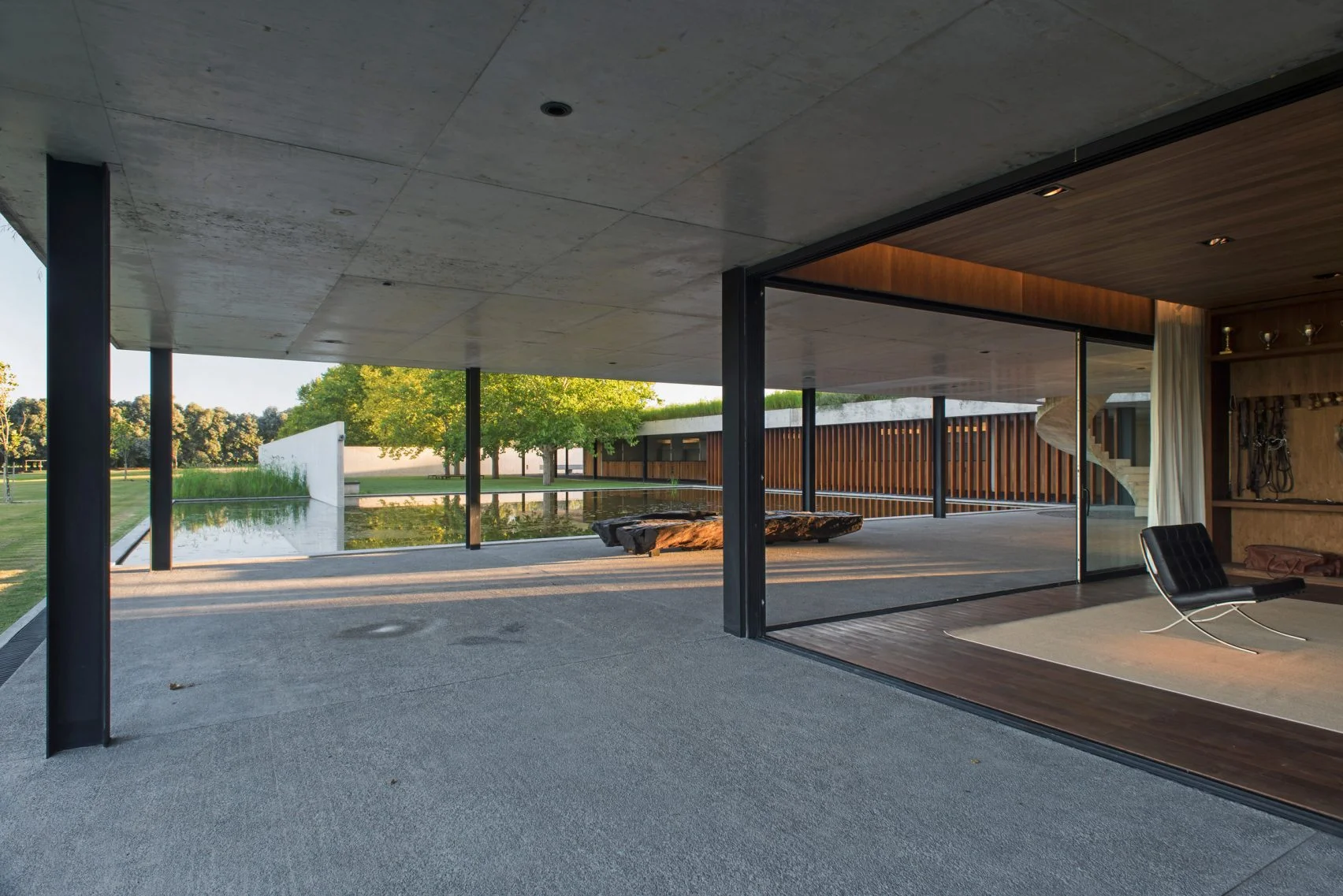 figueras-polo-stables-estudio-ramos-architecture-public-and-leisure_dezeen_2364_col_25-1704x1137.jpg