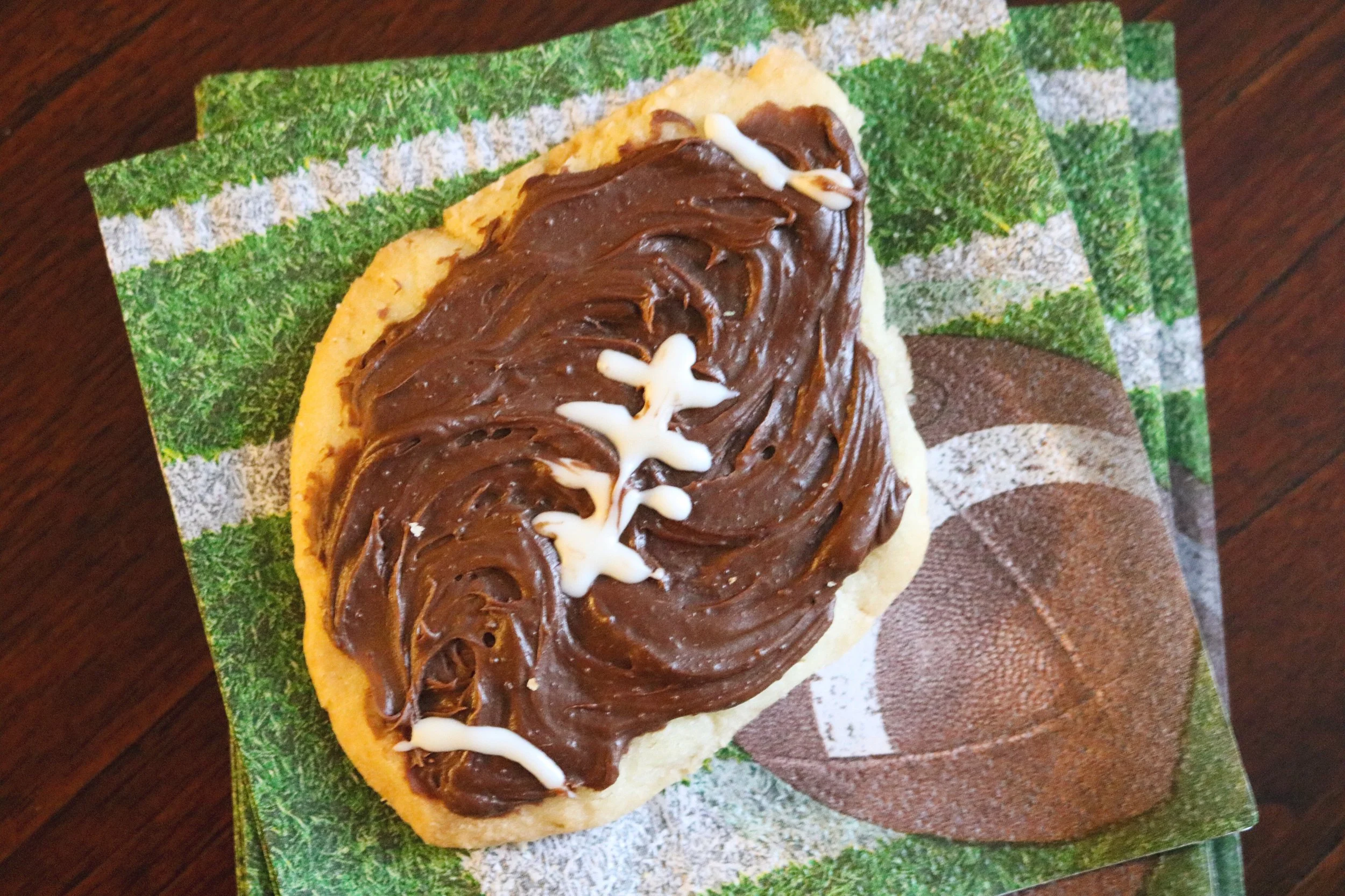 YAY SPORTS! A Girlfriend's Guide to Surviving Football Season