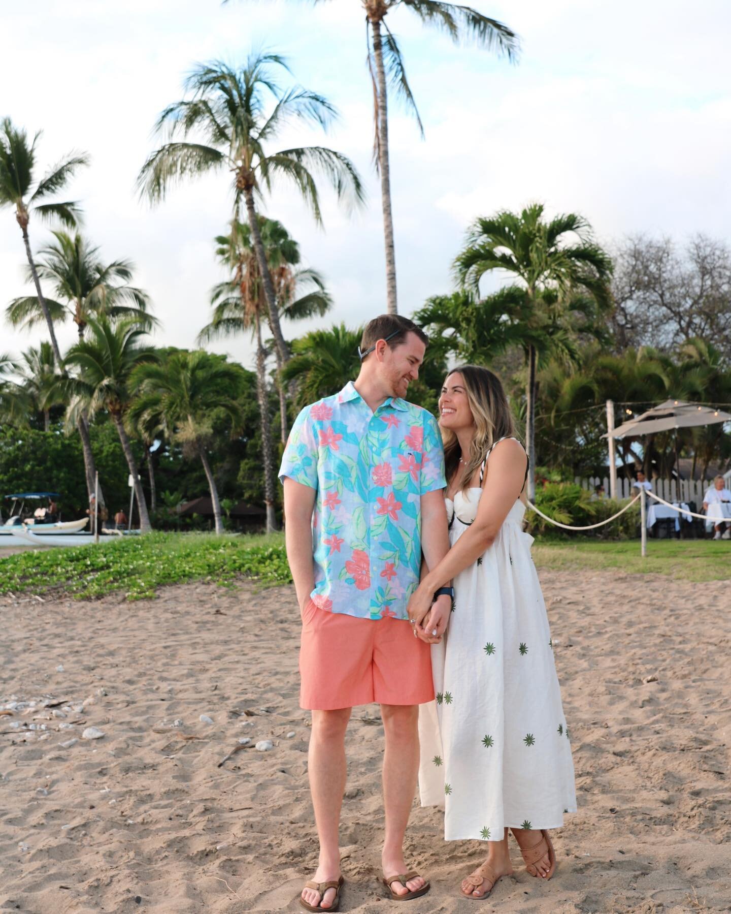 All the #alohafriday vibes🌴 
PS - swipe for a now &amp; then 🥰❤️ so much life has happened over the last five years 💍🐶🐘🏡 grateful to have this guy by my side for all of it 
.
#maui #vacay #palmtrees #aloha #hawaii #travelgram #ancoraswimwear