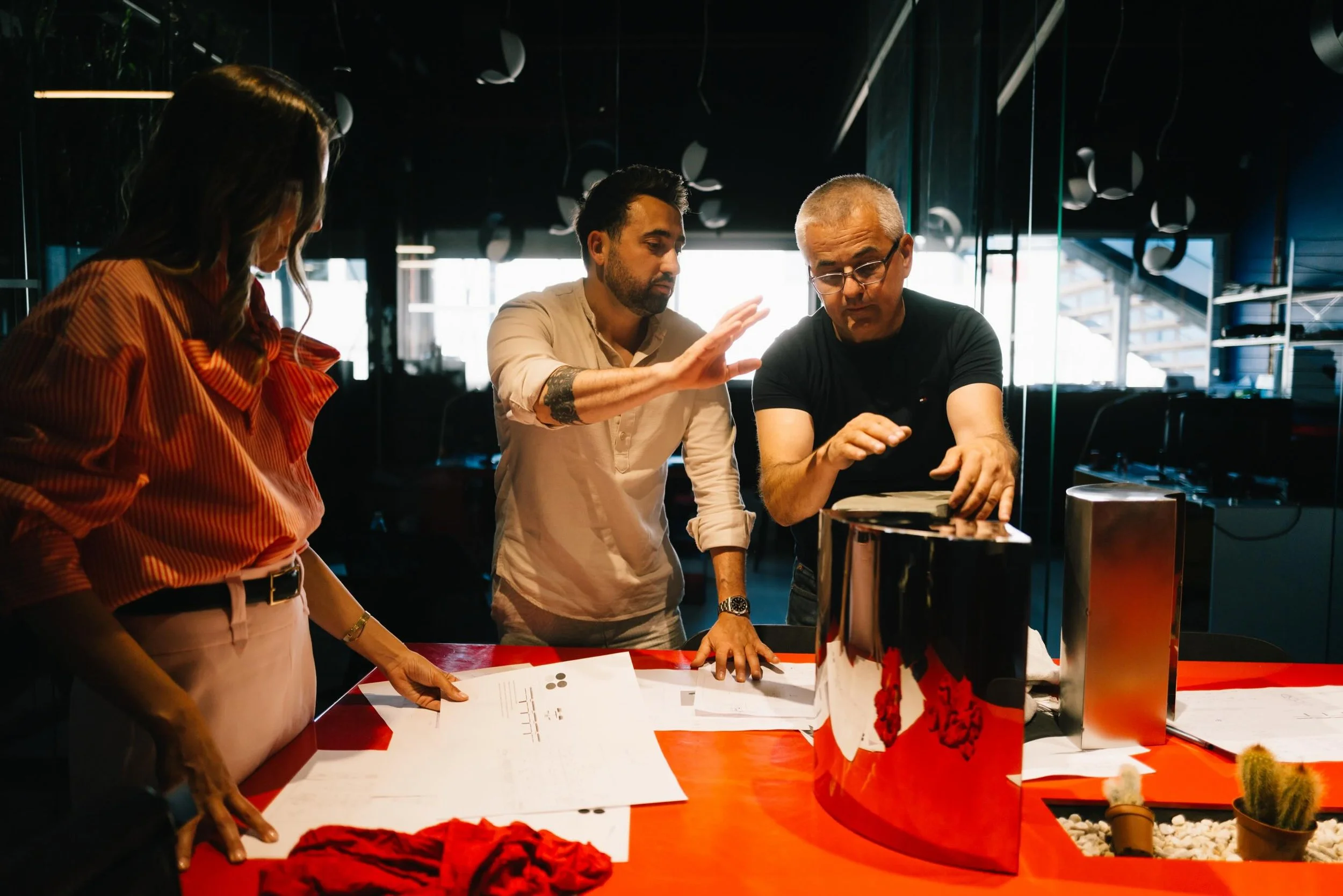 Design begins with touch. The feel of raw materials, the dialogue between textures, and the obsession with creating spaces and objects that evoke emotion.
Photo credit  @flaviusneamciuc 📷