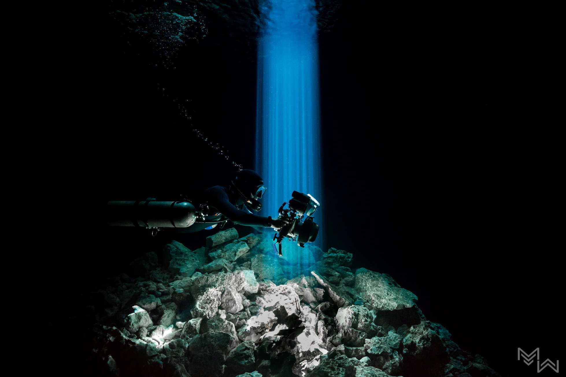 cave diving photography