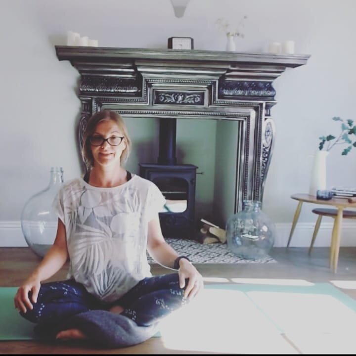 Just recording new videos for my 'Yoga For Modern Life at home' , on-demand class library 🧘&zwj;♀️🏡 

There's a new six-part, simple and sweet meditation course. It guides you with the options of videos 📺 or audio only 🎧. If you want to start (or