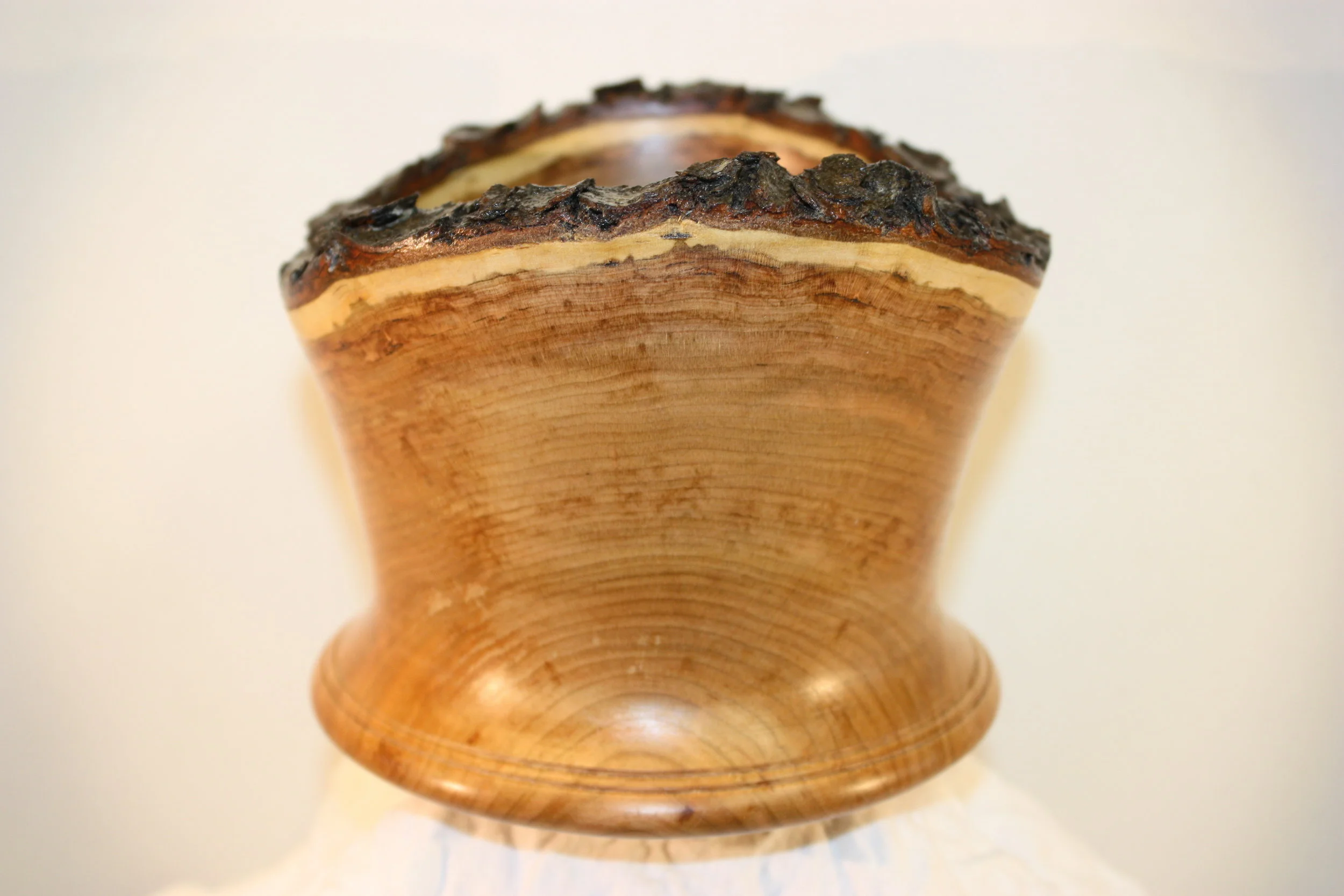 medium size cherry bowl w/Lid