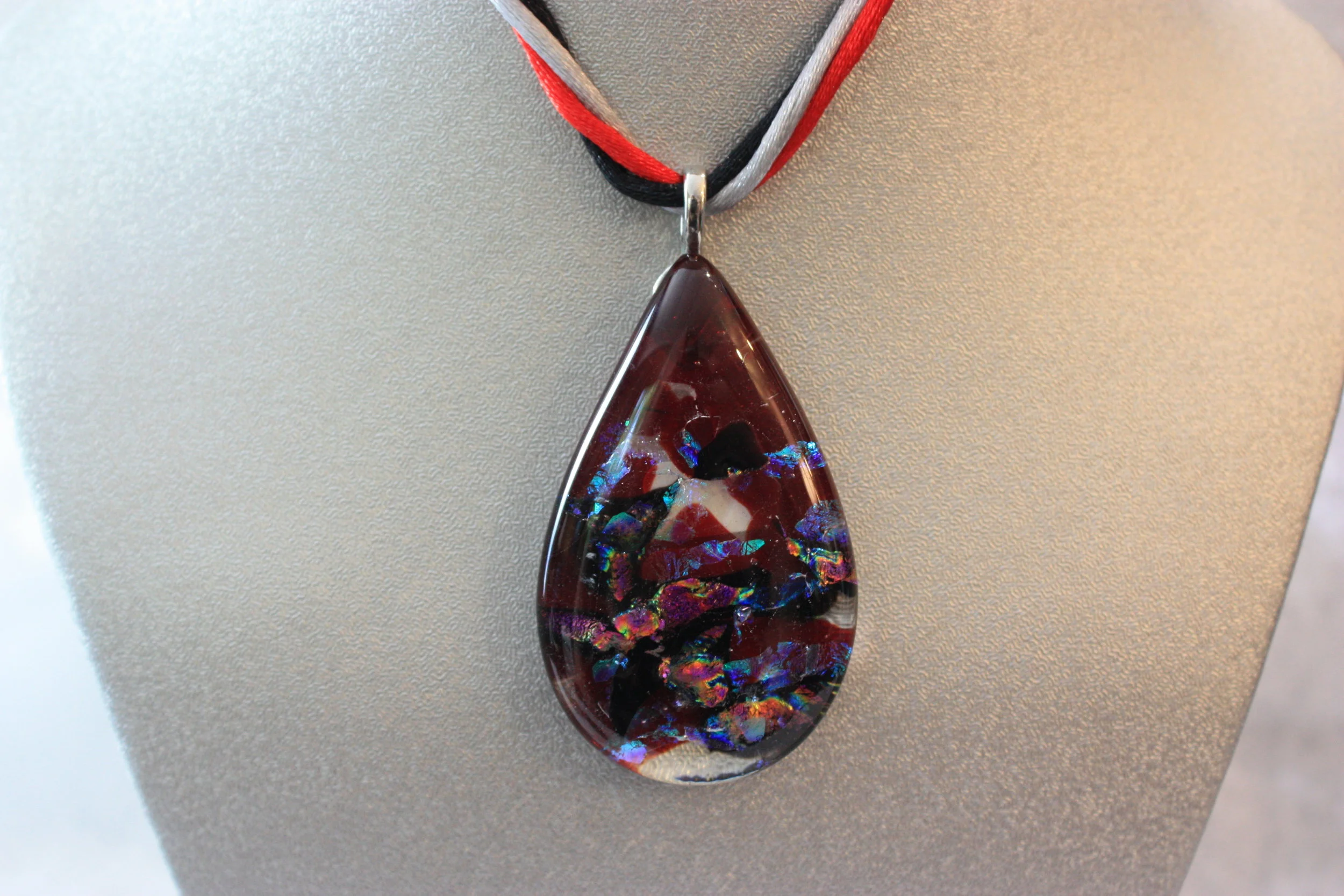 Multi Color Dichroic Pendent