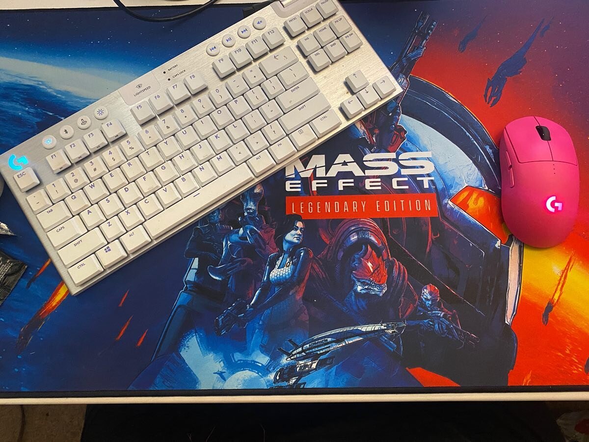 Shoutout to @logitechg for the new mouse pad and access to Mass Effect! Should I start my first play through on stream? 

I hear nothing but good about that series 👀🔥

#logitechgpartner #logitech #logitechg #gaming #mouse #keyboard #masseffect #gir