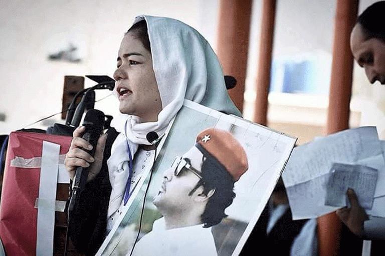 Jalila Haider holding a picture of Mashal Khan, a Pashtun student at Abdul Wali Khan University who was lynched to death in April 2017 for alleged blasphemy. Image: Jalila Haider via Cutacut