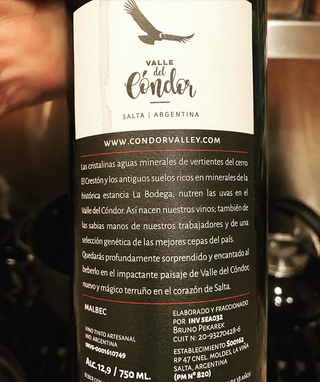 Keko designed an elegant back label in Spanish describing how CV vineyards are fed with pure mtn water from el vertiente (spring).