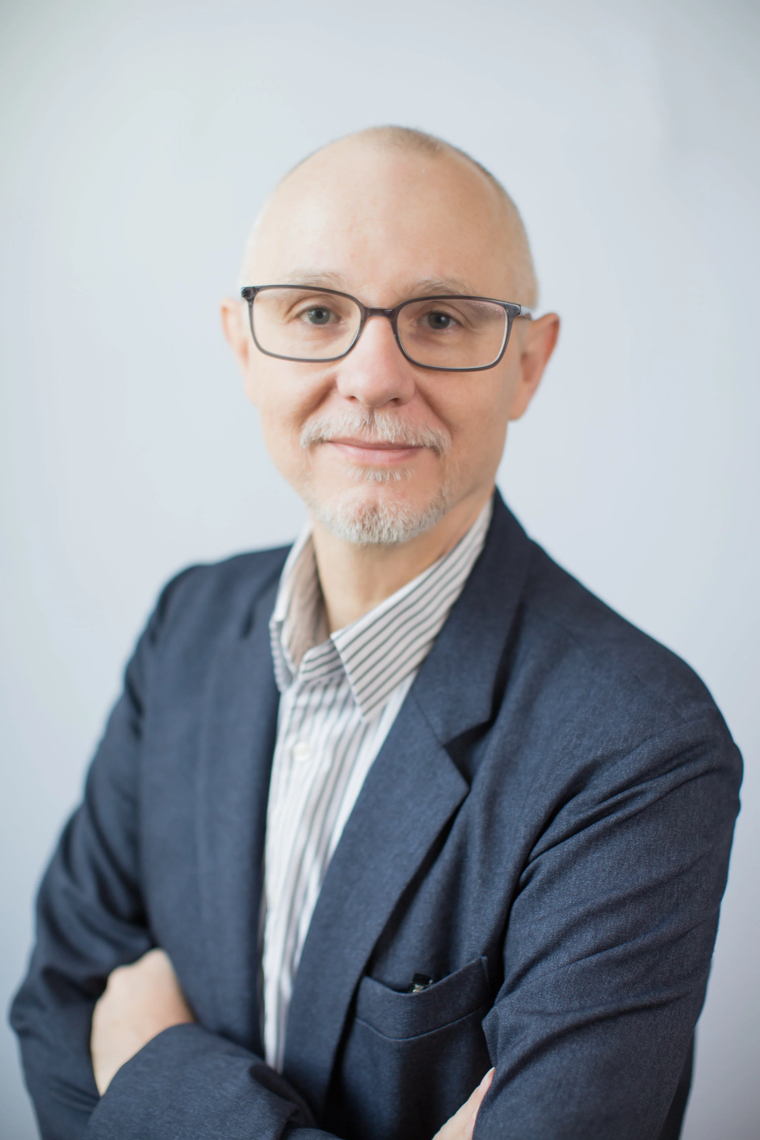 Wear glasses to your headshot photography session, but make sure they have an anti-glare coating. No coating? That’s fine, but we may need to spend some time making sure you’re at the perfect angle to avoid glare.