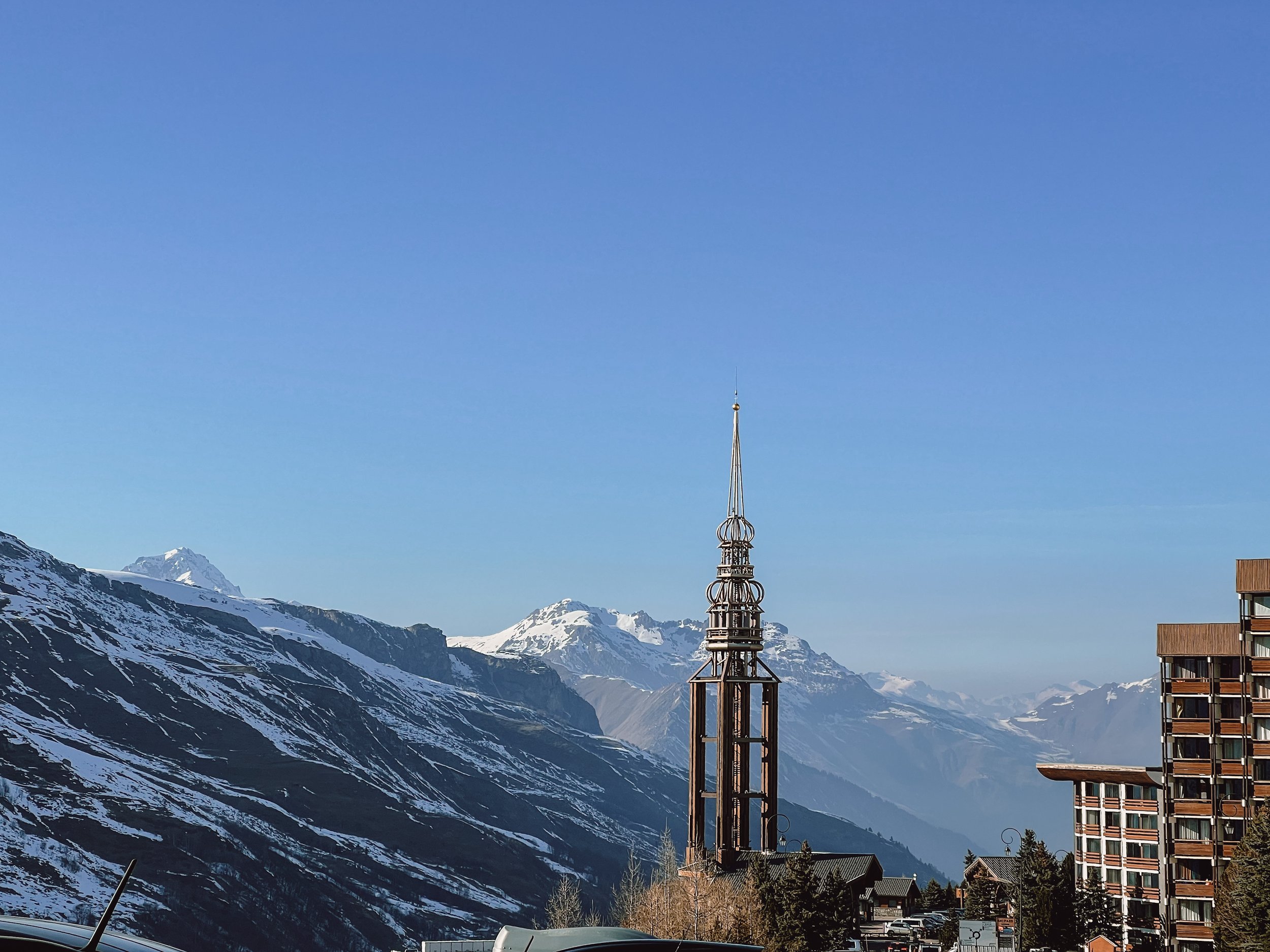 Ultimate Accommodation Guide to Les Menuires Ski Resort