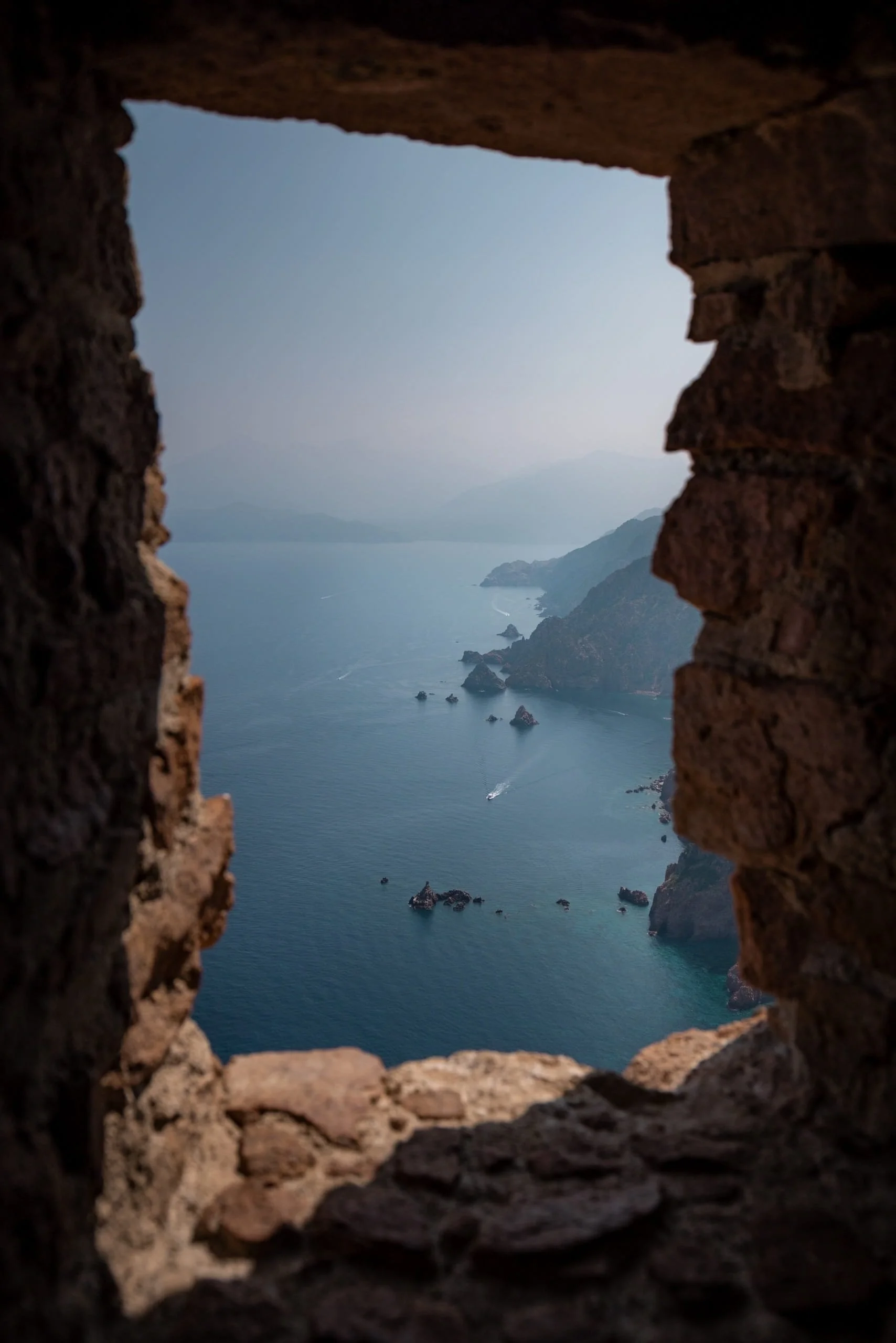 window framing view at top of capo rosso