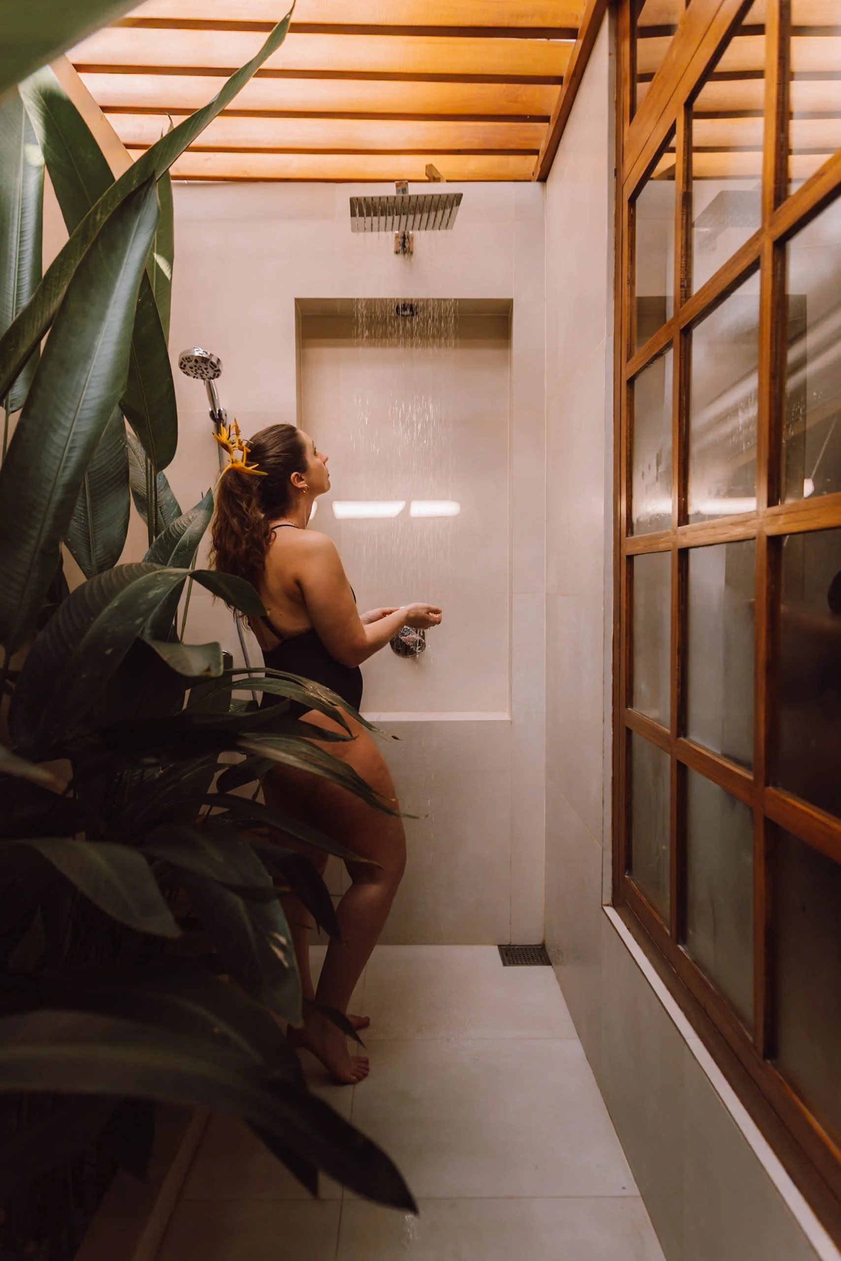 outdoor shower at Sayura House in Colombo