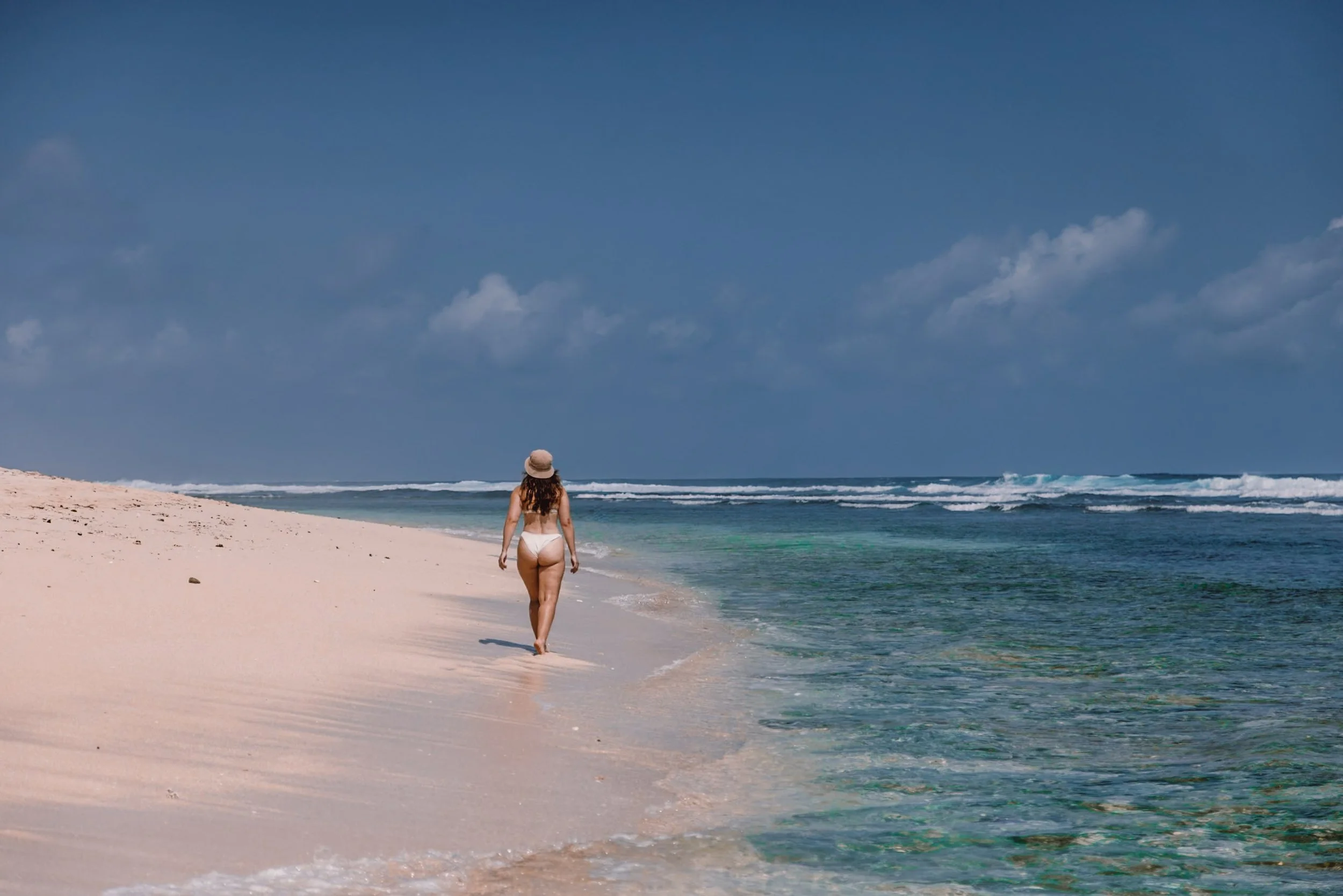 white sandy beach in uluwatu bali