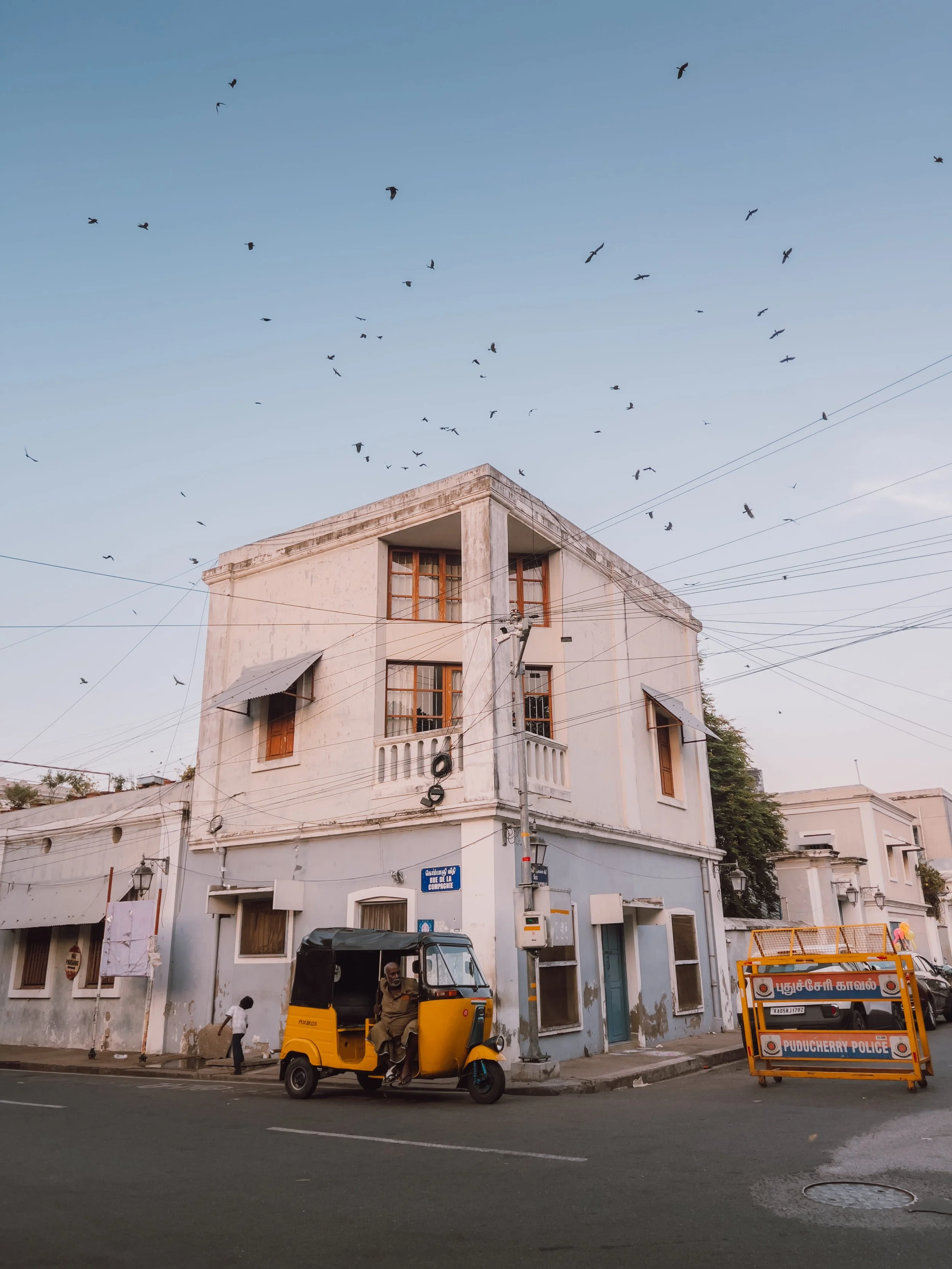 yellow tuktuk in pondicherry