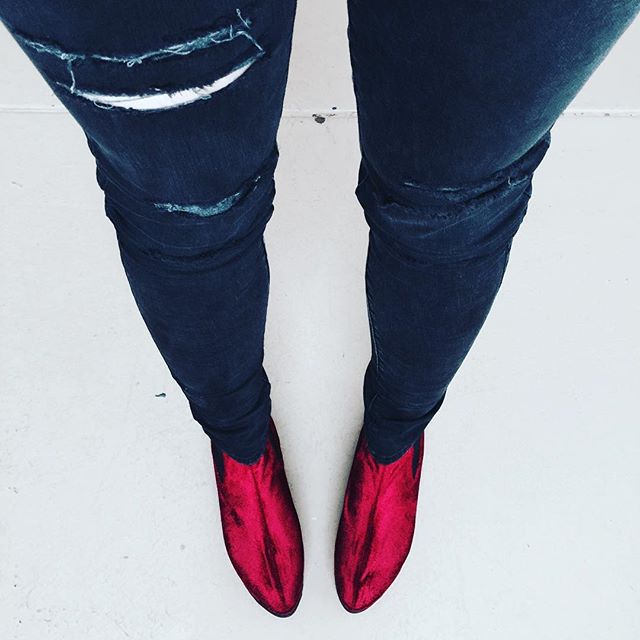 Ripped jeans+Killer shoes=❤️ @unif #UNIF #unifclothing #shoes #shoesoftheday #redvelvet #rippedjeans #fashion #amazing #perfection #love