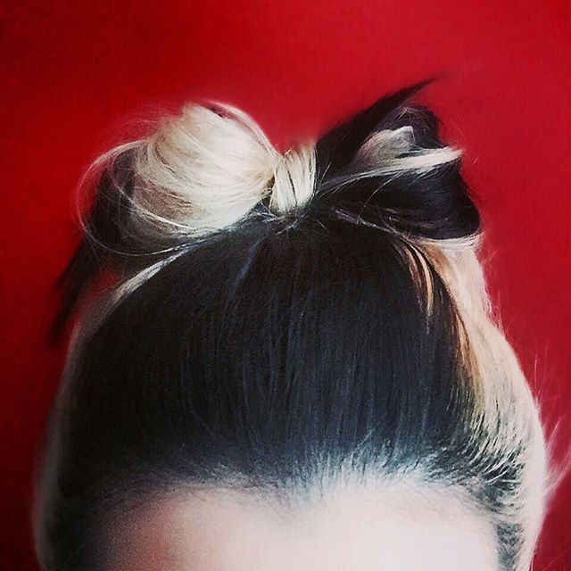 Messy hair bow 🎀❤️ #hairoftheday #hair #hairstyle #hairbow #hairbows #twotone #twotonedhair #blonde #blondehair #black #blackhair #tryingsomethingnew #sundayfunday