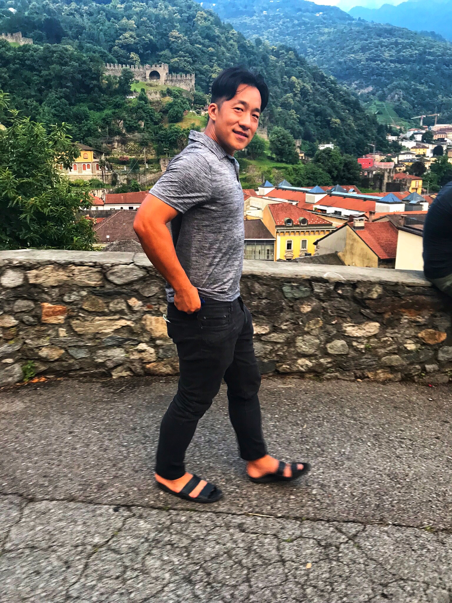 Keane's rocking his mountain sandals.