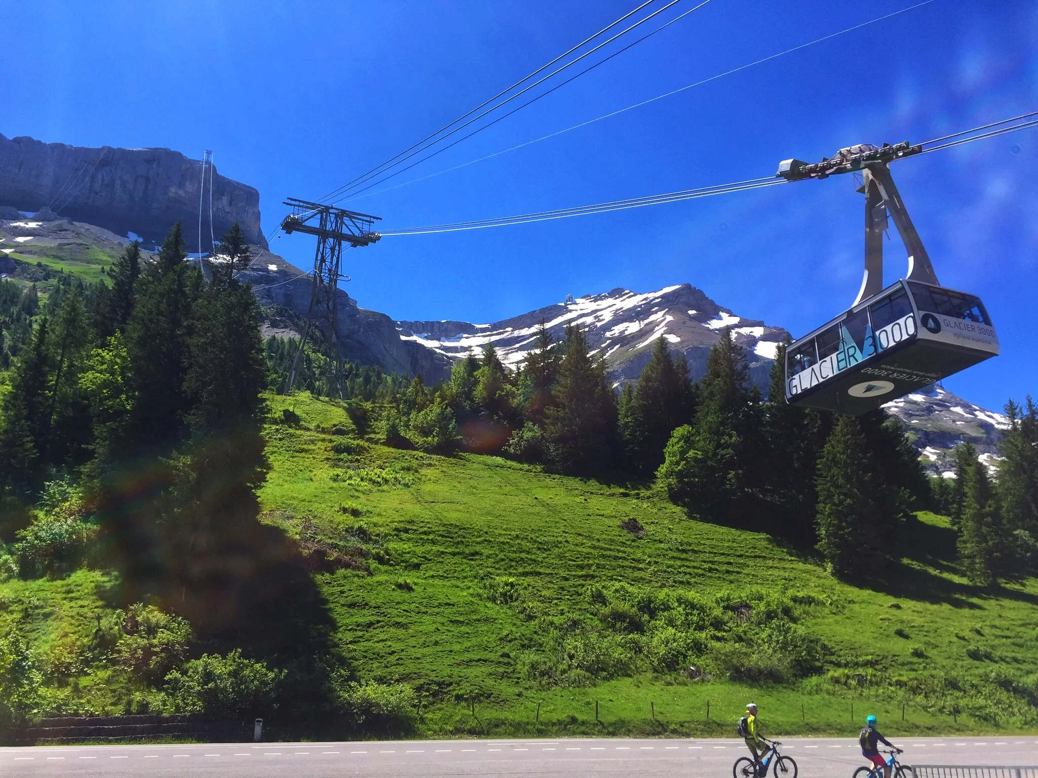 The gondolas of the "Glacier 3000" attraction.