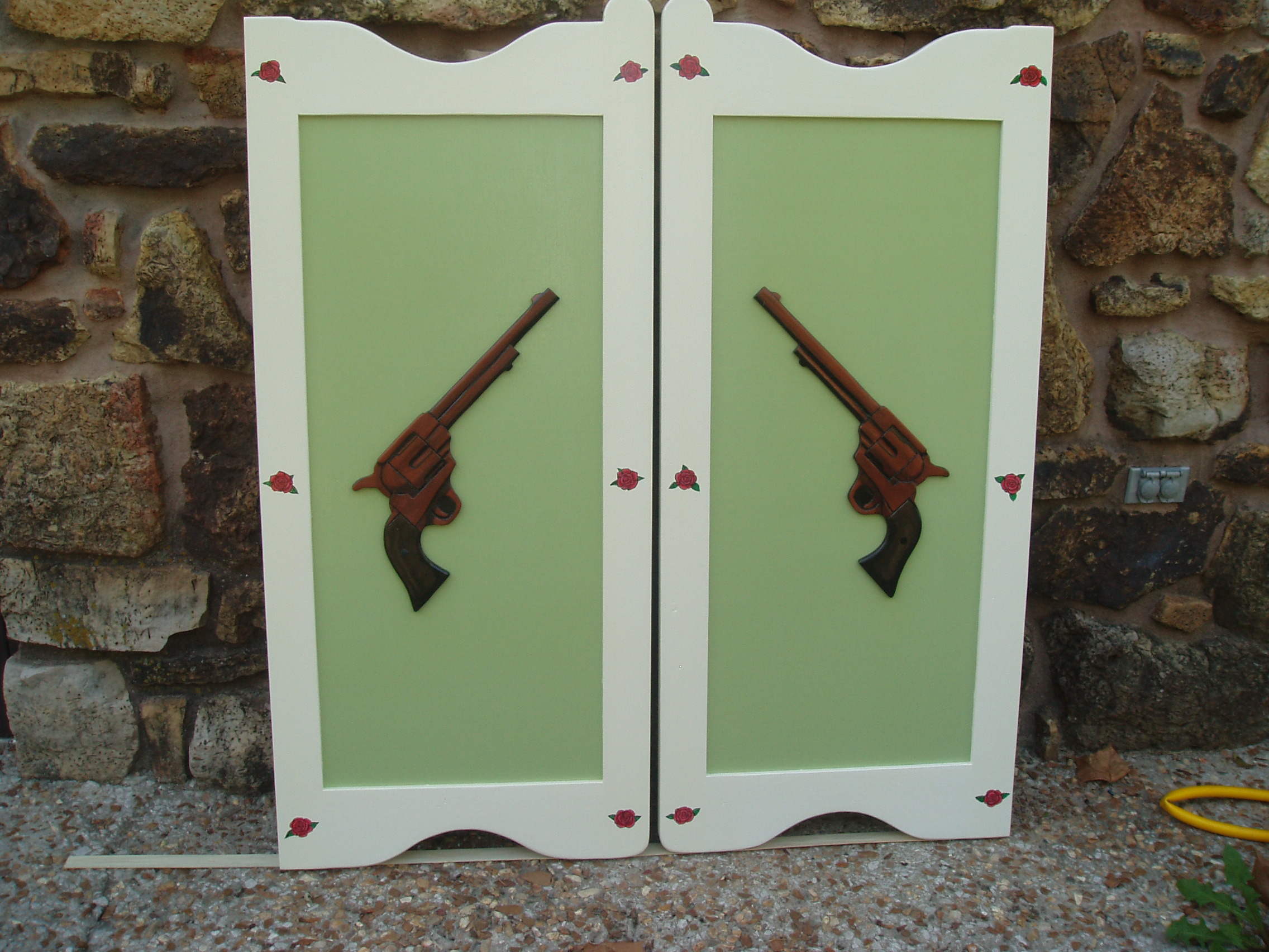 Painted western saloon doors with six shooter pistols