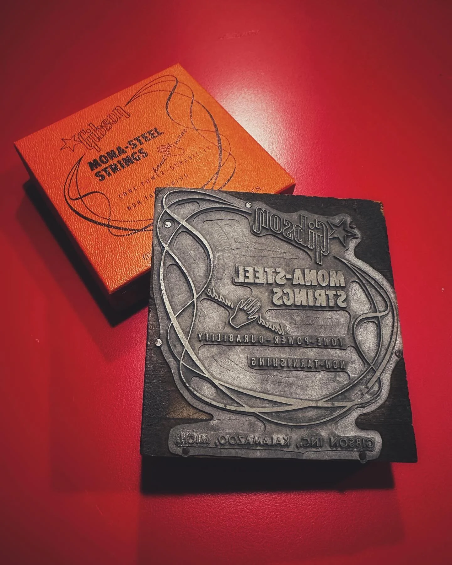 1950s-1960s Gibson Mona-Steel Strings Printing Block! Thanks @fendercollection for another cool piece for my collection! #gofindanother #gibsonguitars #guitar #vintage