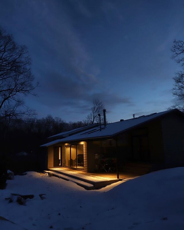 Progress at our #lakeshorehouse in the #hudsonvalleyny
.
Architectural design by @abd_work + @adrianaperronearchitect = @makewell_studio
.
.
#homerenovation #architecture #design #archilovers #catskills #nycarchitecture #nyrealestate #nature #craftsm