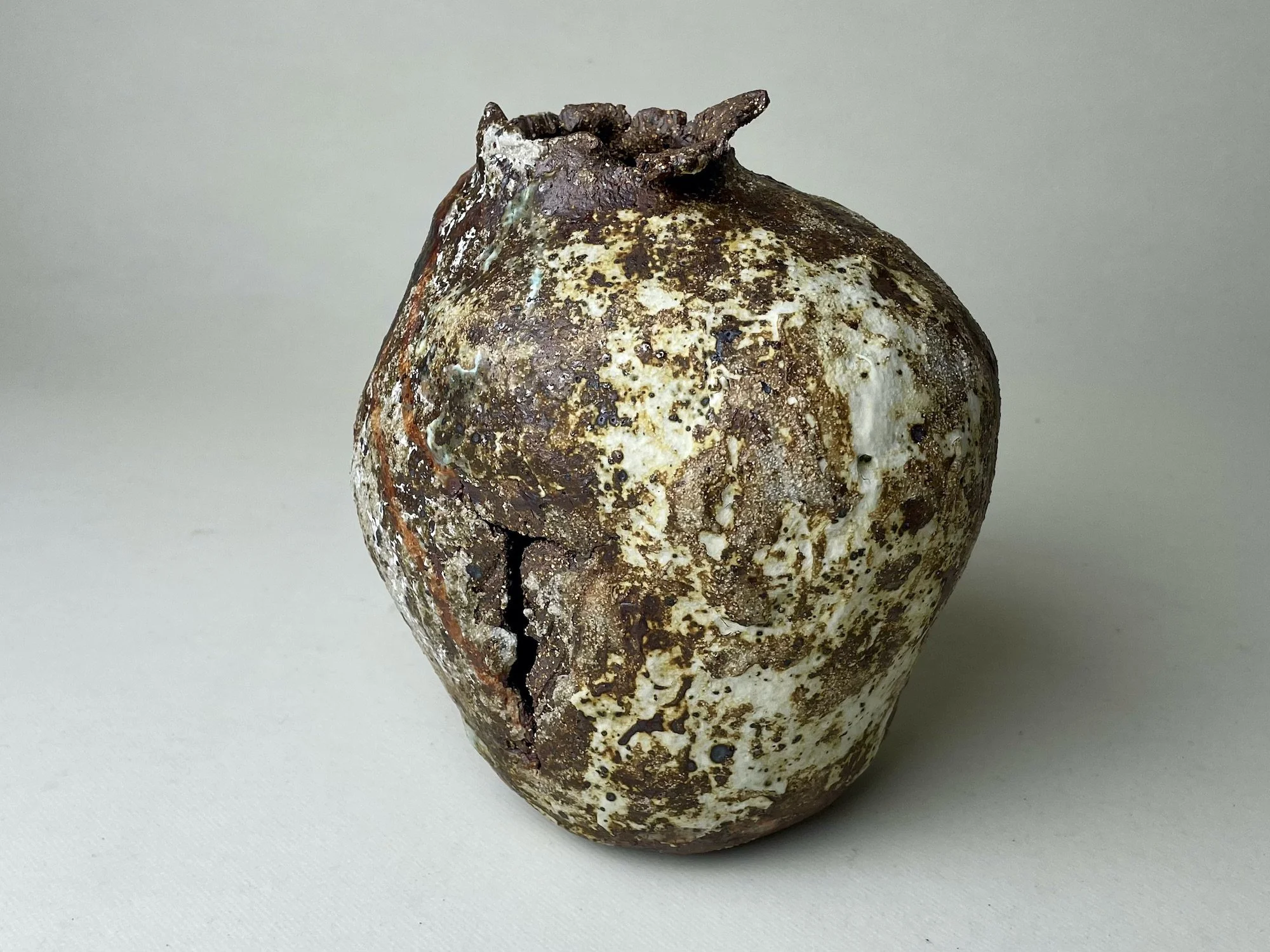   Rustic Pot   2024, 18cm H  BRT clay and dry glaze 