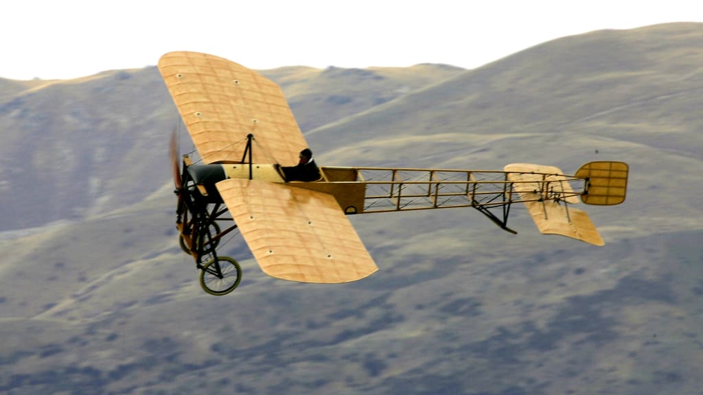 http _cdn.cnn.com_cnnnext_dam_assets_160727135306-iconic-aircraft-bleriot-xi-57341758.jpg