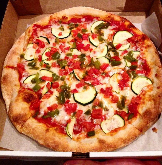 It's almost Friday, nothing better than the weekend and pizza! 🍕🍕 #brooklynjoespizza #foodie #pizzaoftheday #pizzalover #weekendvibes #delicious #italianfood
