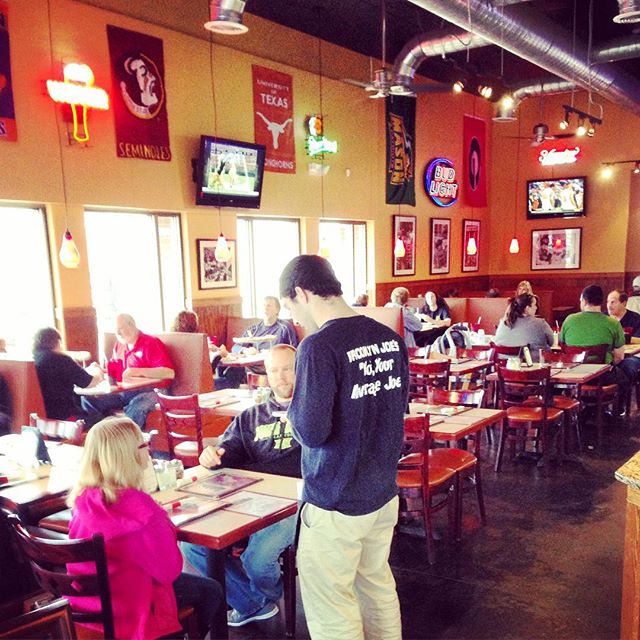 Come dine with us! We're open until 10 pm! #brooklynjoespizza #milton #canton
