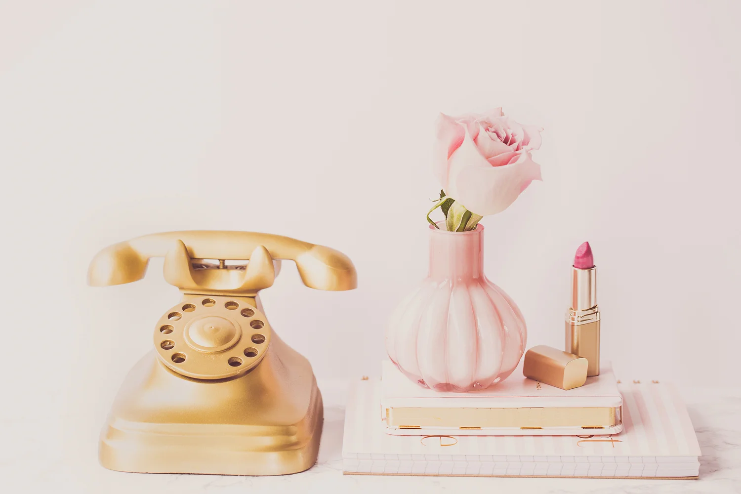 haute-chocolate-styled-stock-photography-spring-2016-la-vie-en-rose-2-final.jpg